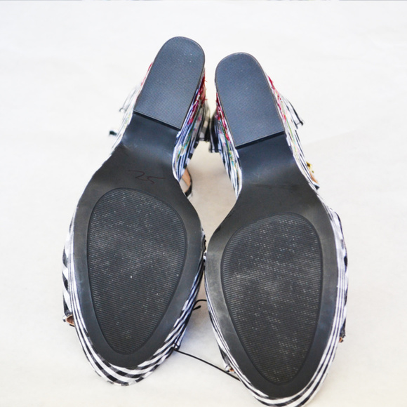 Madden Girl Cheri Gris Platform Wedges Gingham - Picture 7 of 7